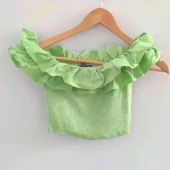 🌴2/$25🌴ZARA | Women's Pastel Green Ribbed/Ruffled Crop Top - Picture 4 of 7